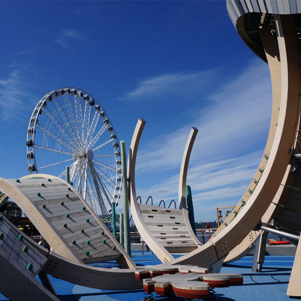 Play space on Pier 58 featuring an 25-foot jellyfish-inspired climbing structure. 
